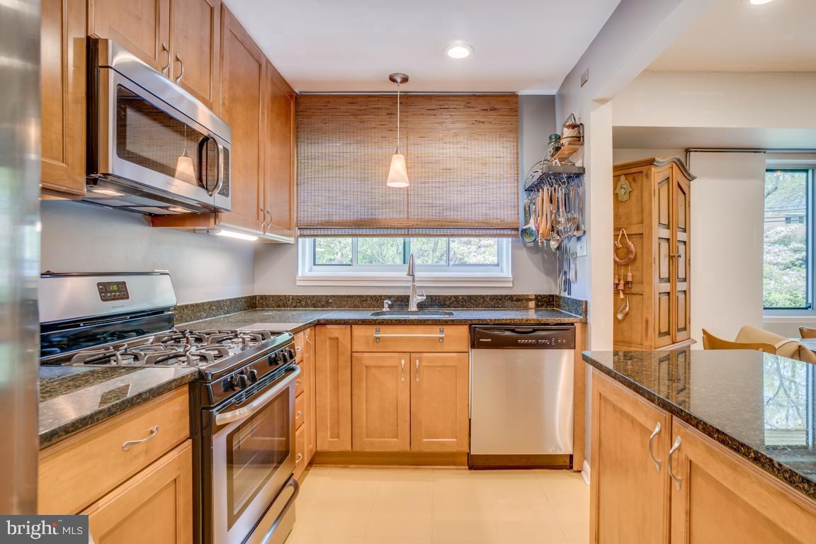 PARKSIDE CONDOMINIUMS - Residential Lease