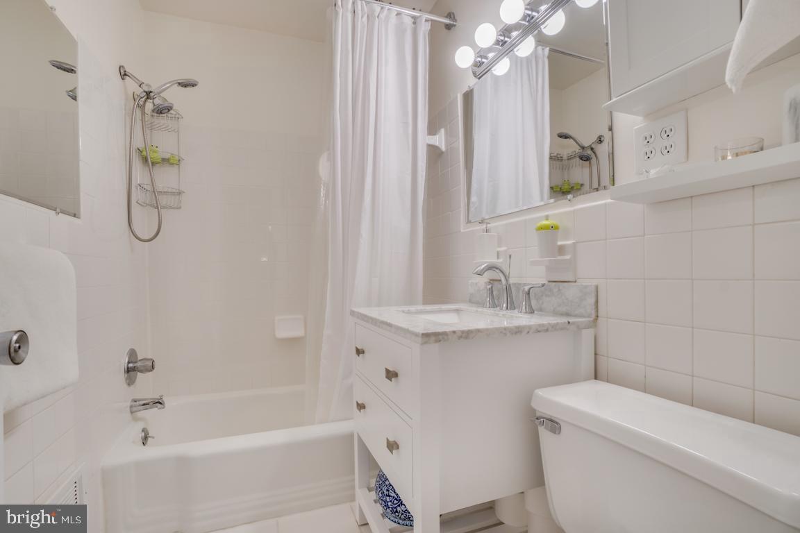 PARKSIDE CONDOMINIUMS - Residential Lease