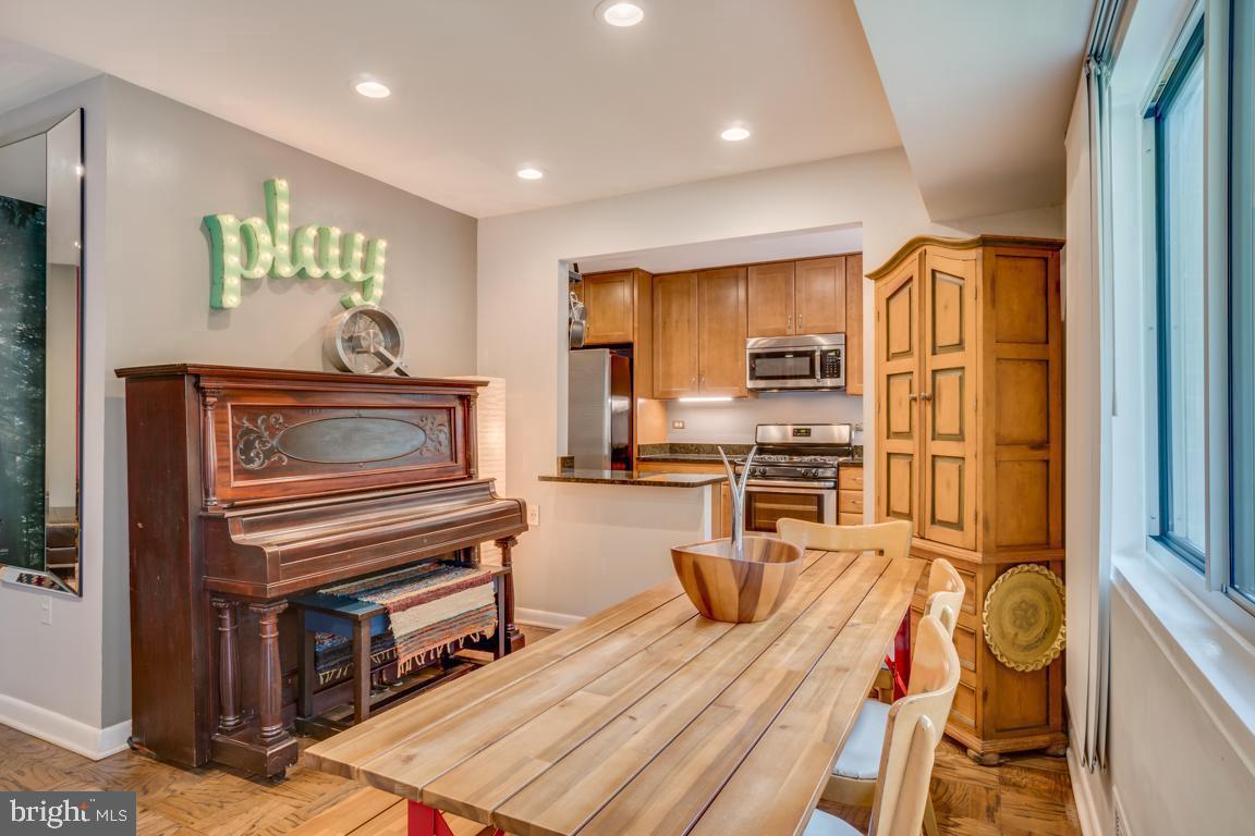 PARKSIDE CONDOMINIUMS - Residential Lease