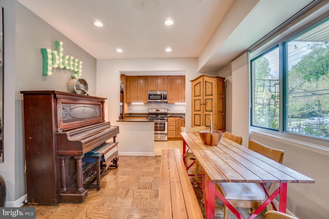 PARKSIDE CONDOMINIUMS - Residential Lease