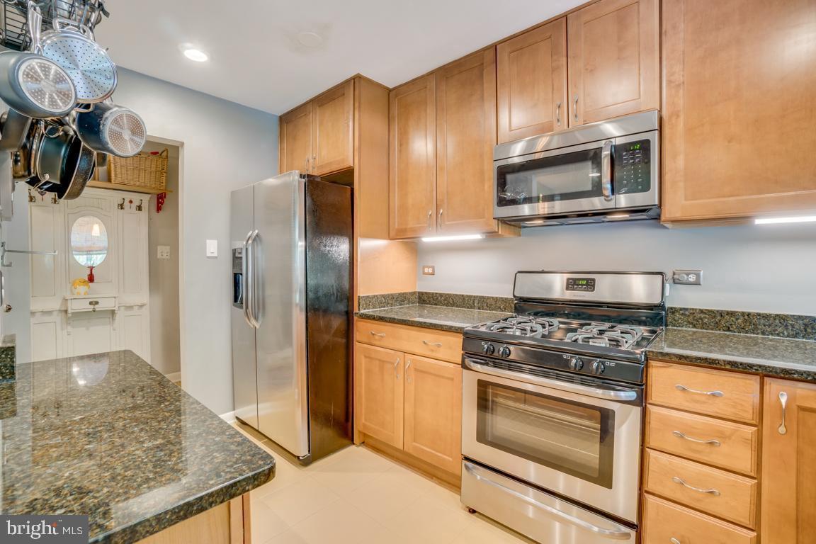 PARKSIDE CONDOMINIUMS - Residential Lease