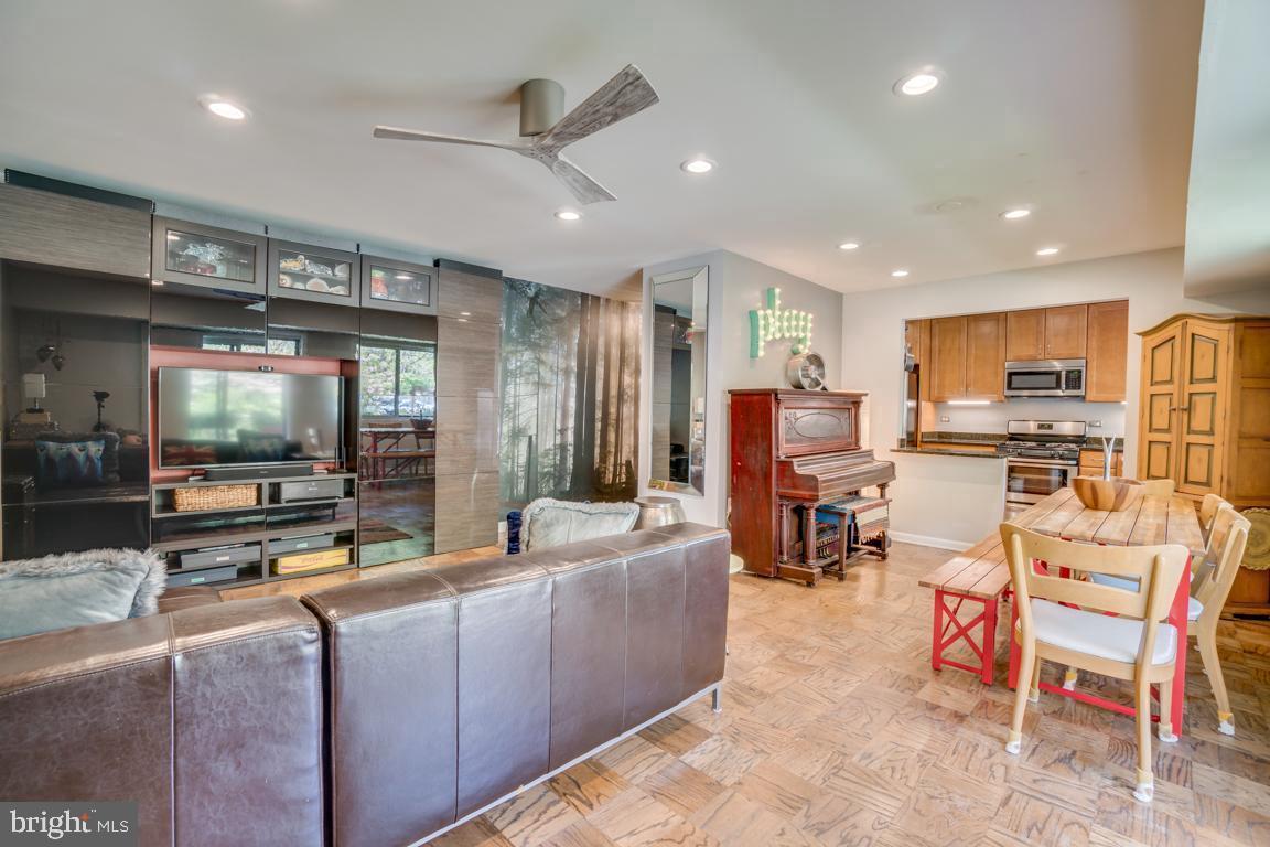 PARKSIDE CONDOMINIUMS - Residential Lease