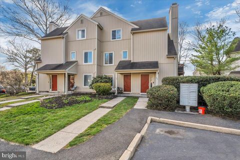 Condo For Sale - 183 Woodlake Drive<br/> Burlington County, MARLTON, NJ 08053