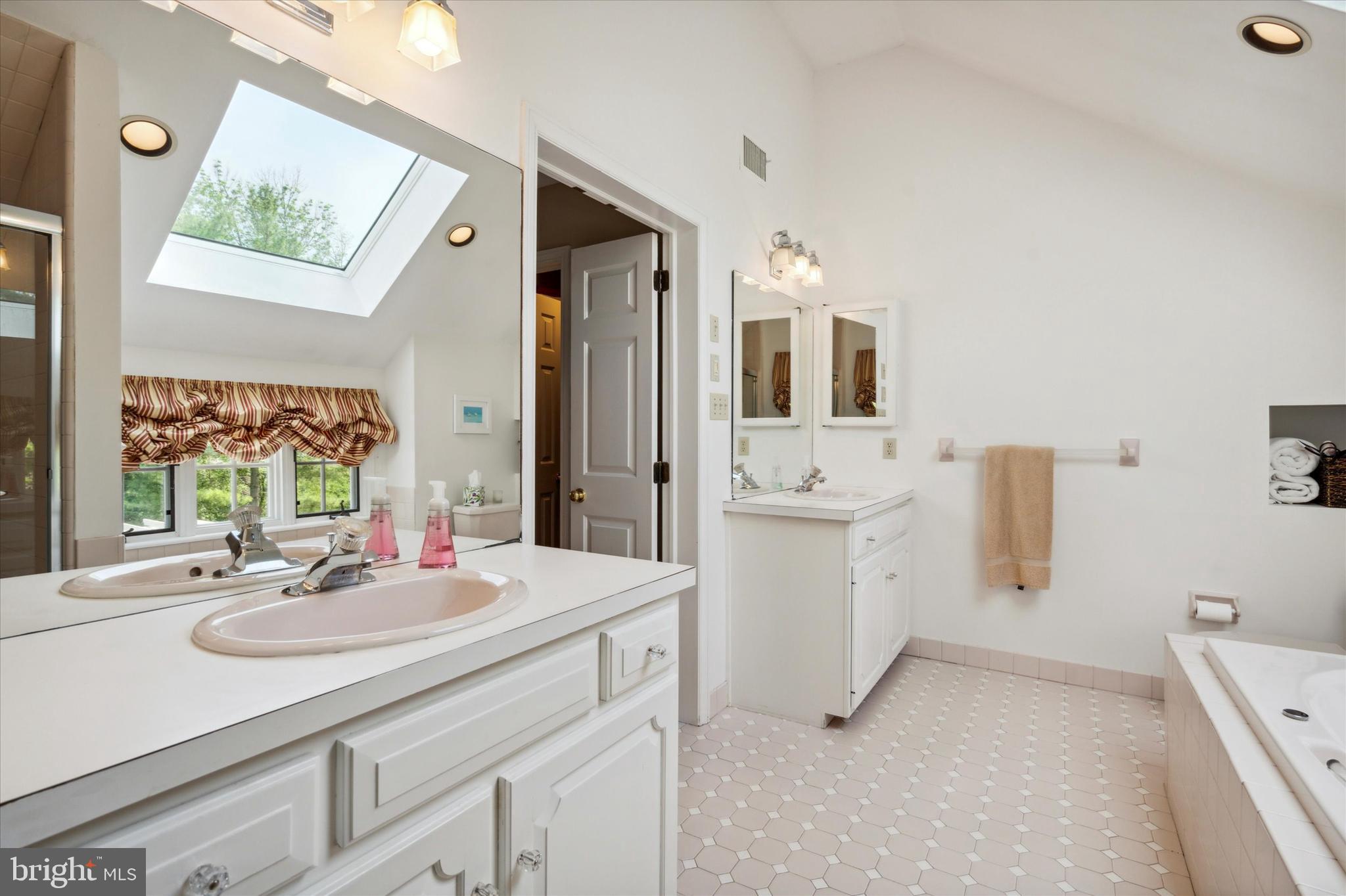 AVONWOOD - Residential