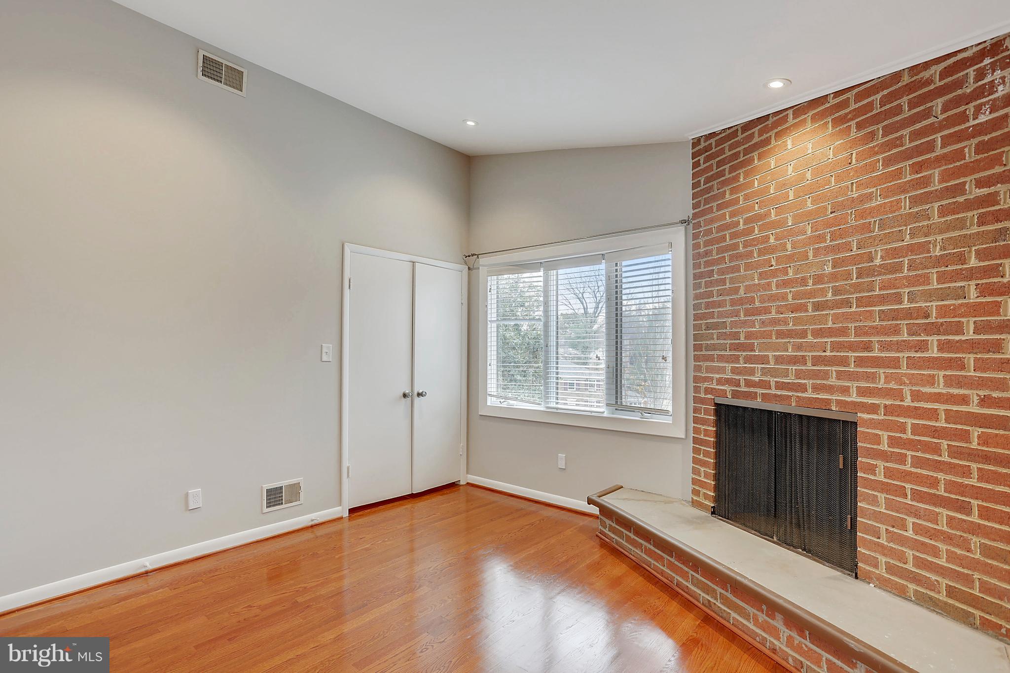 POTOMAC VILLAGE - Residential Lease