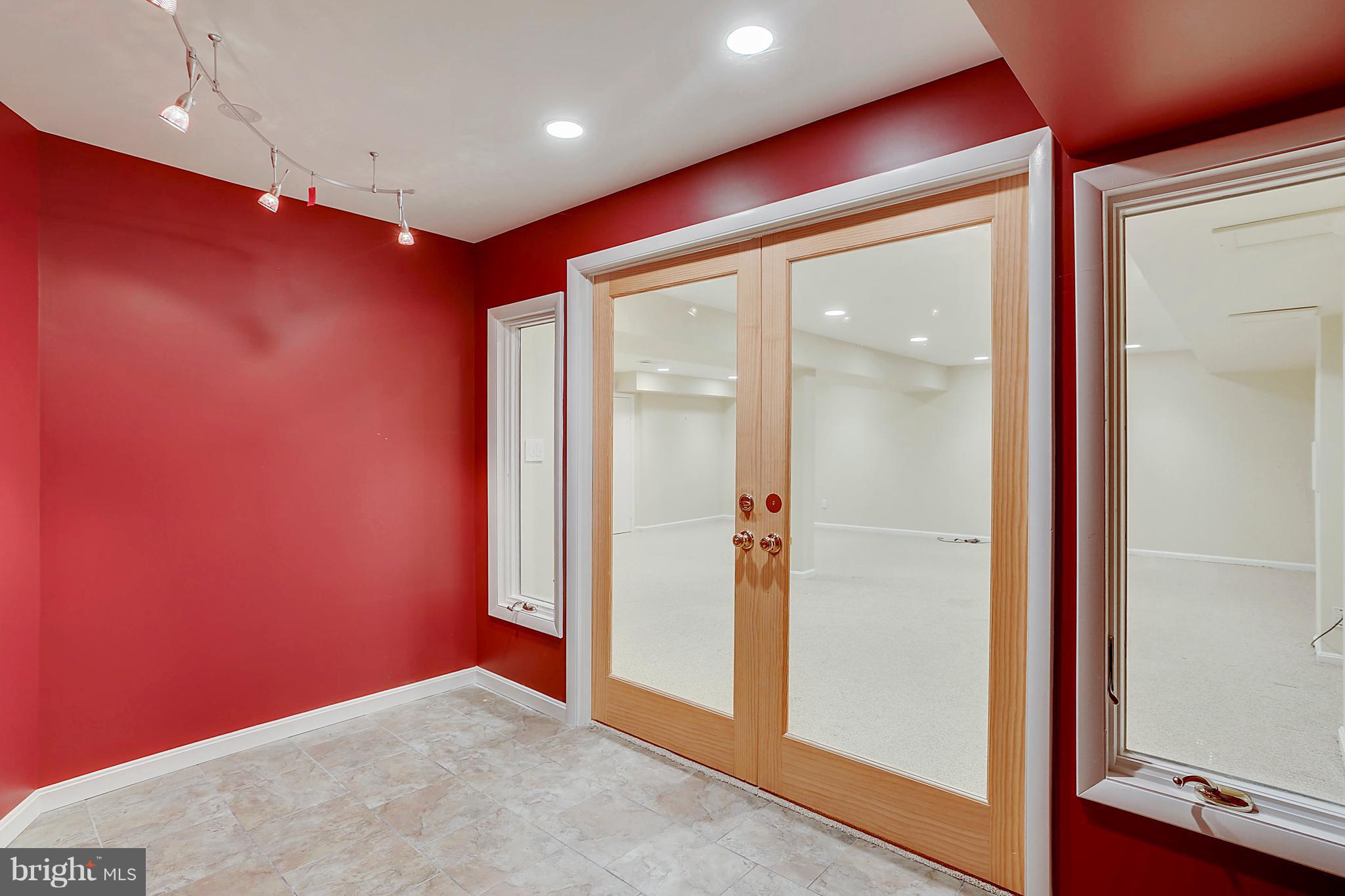 POTOMAC VILLAGE - Residential Lease