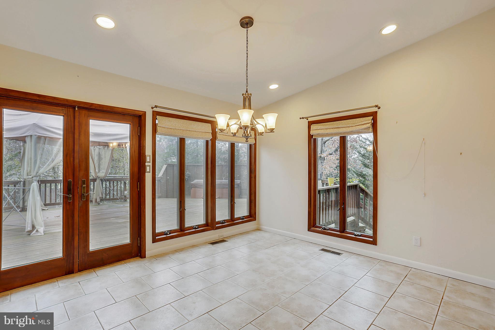 POTOMAC VILLAGE - Residential Lease