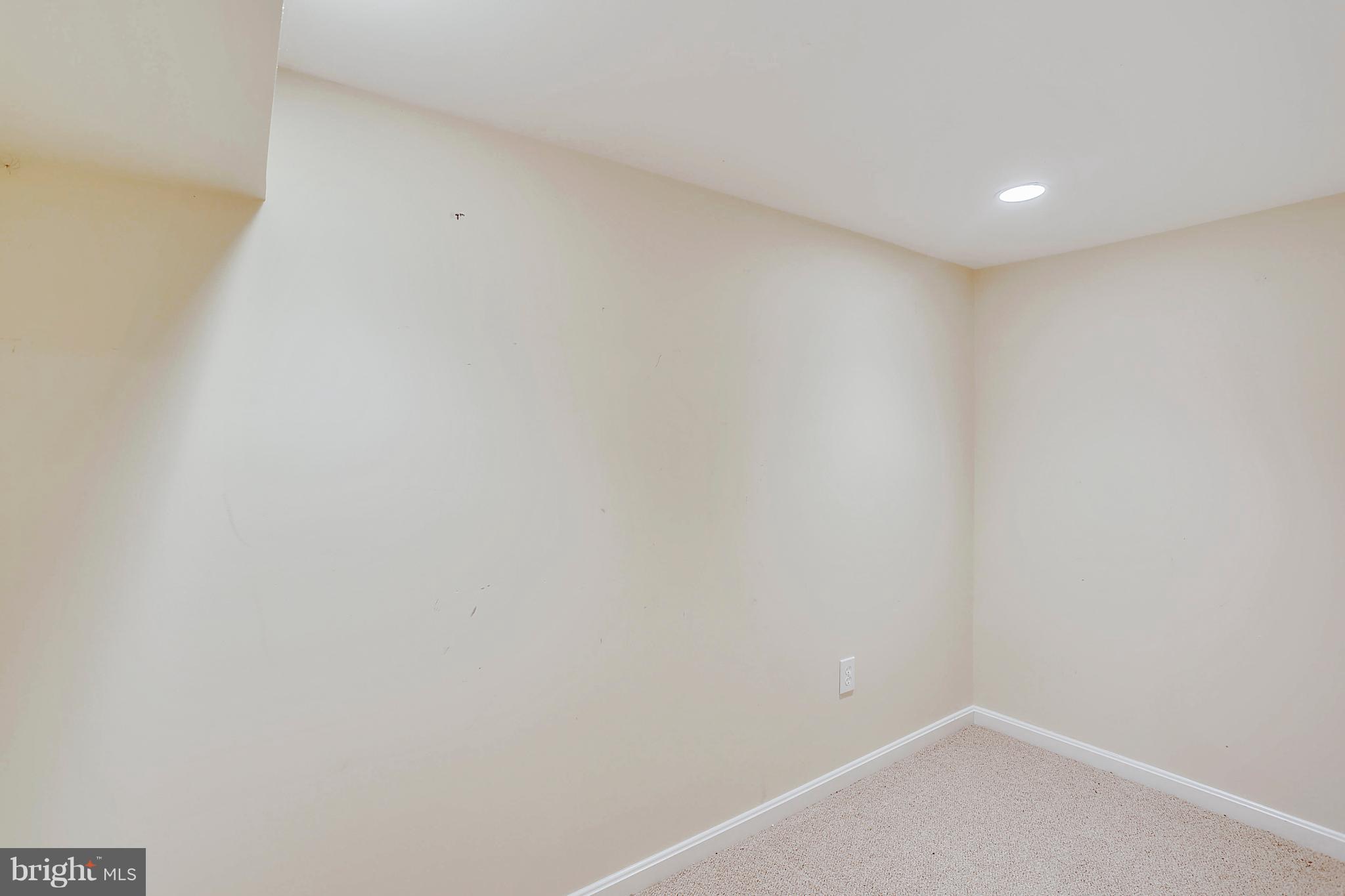 POTOMAC VILLAGE - Residential Lease