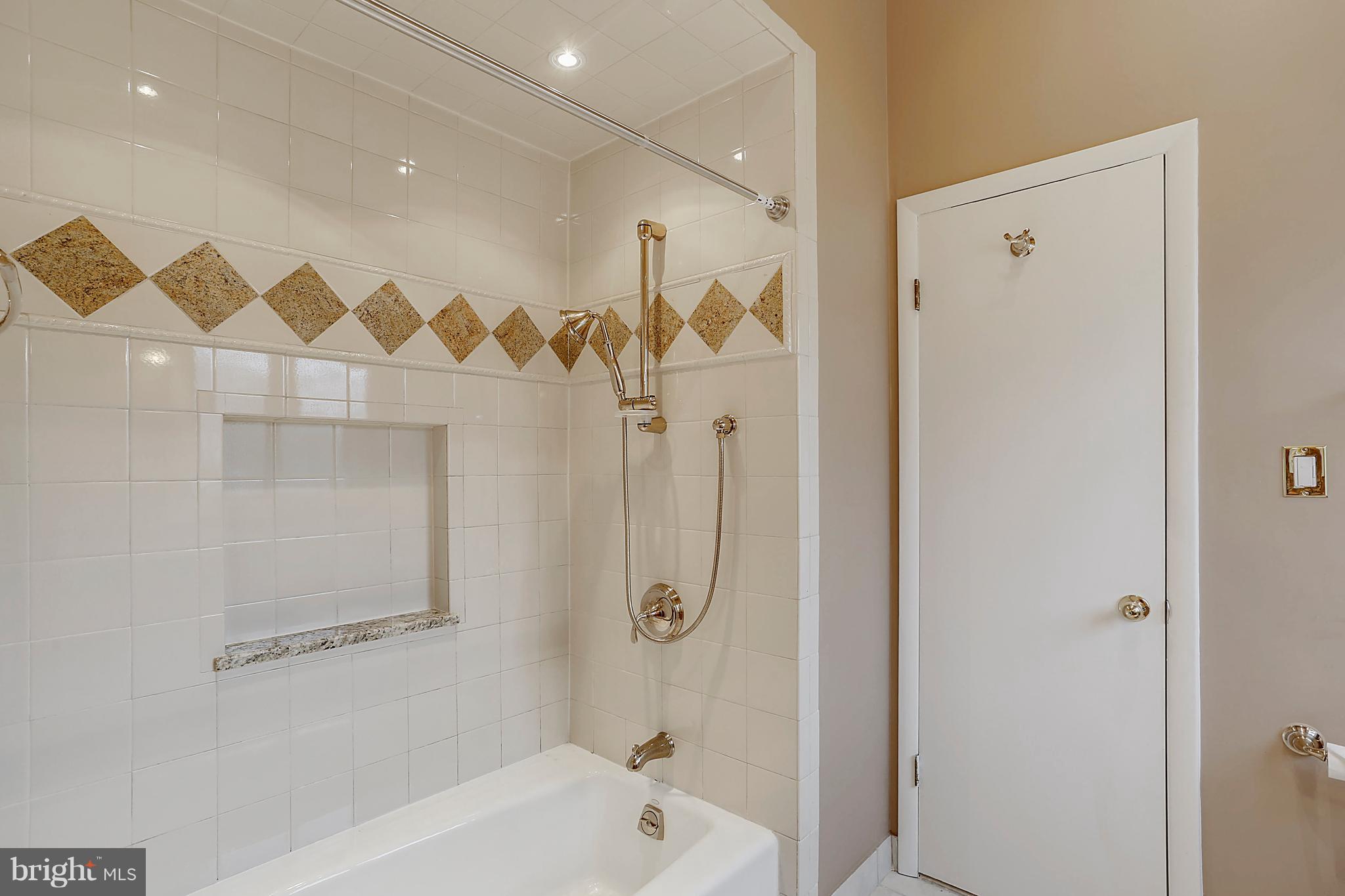 POTOMAC VILLAGE - Residential Lease