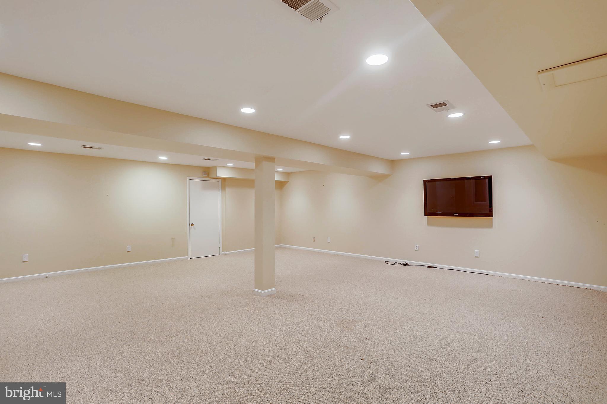 POTOMAC VILLAGE - Residential Lease