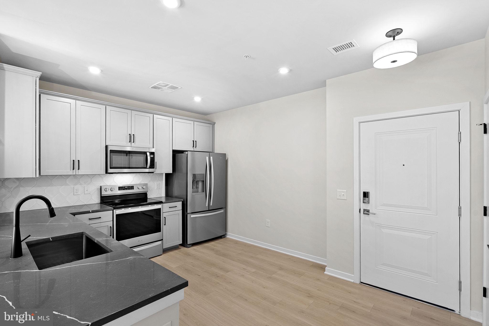 POTOMAC STATION MARKETPLACE - Residential