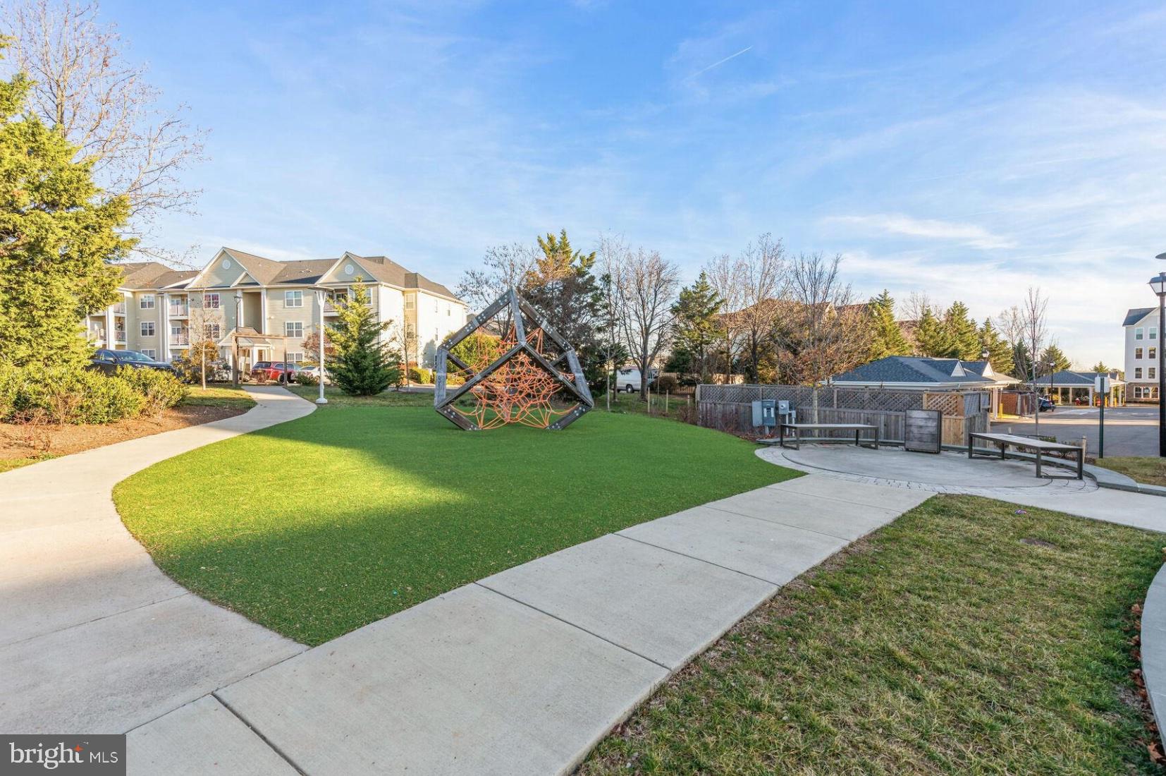 POTOMAC STATION MARKETPLACE - Residential