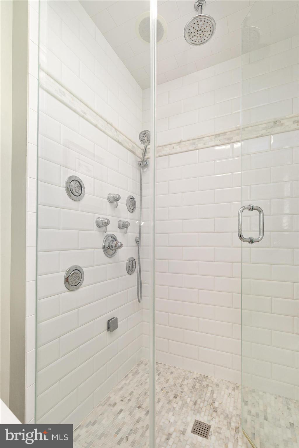 VALEWOOD MANOR - Residential