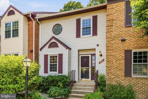Townhouse For Sale - 6088 Heatherwood Dr<br/> ALEXANDRIA, VA 22310