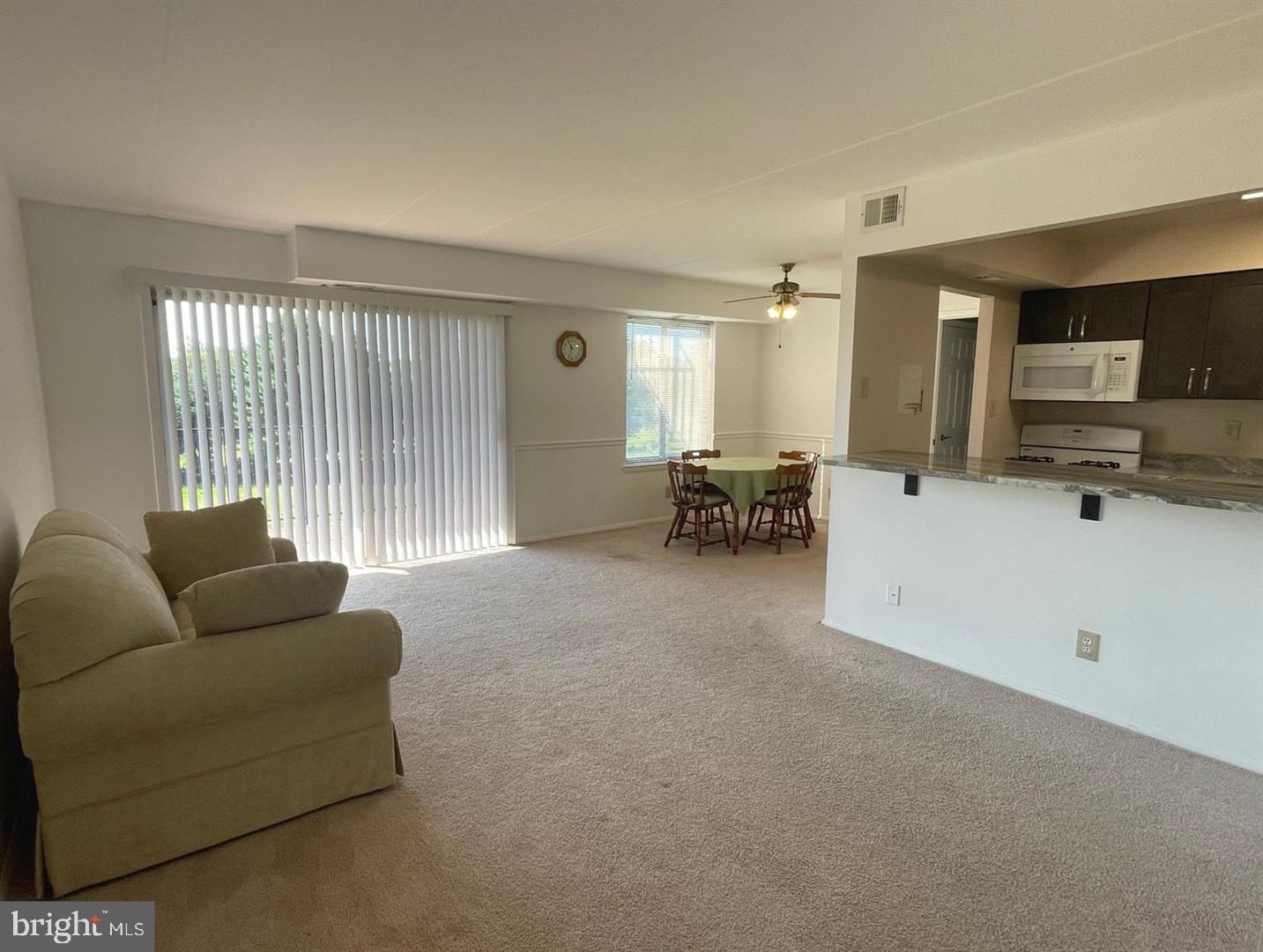 COUNTRY CLUB GREEN - Residential Lease