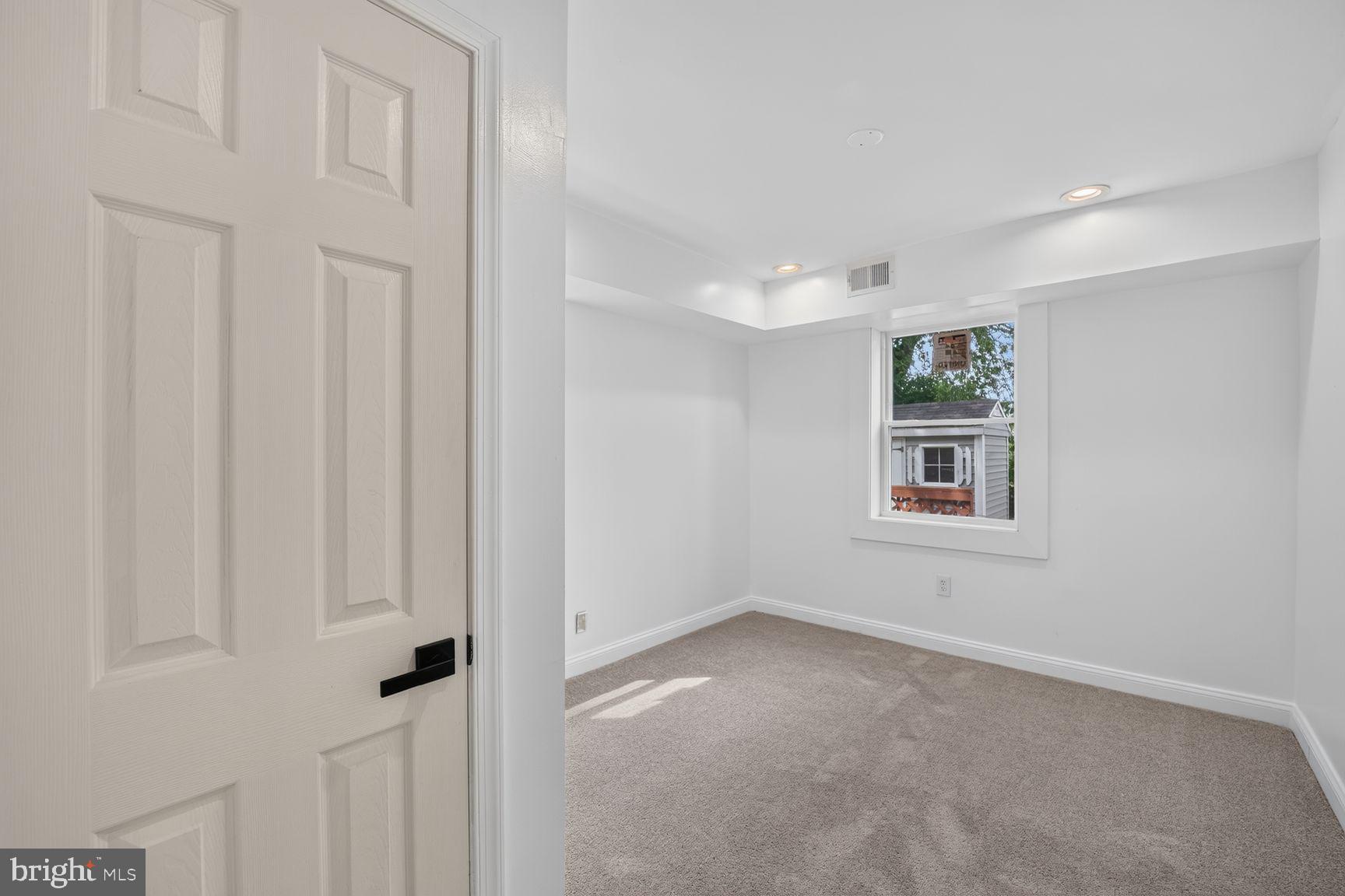 922 47TH STREET NE