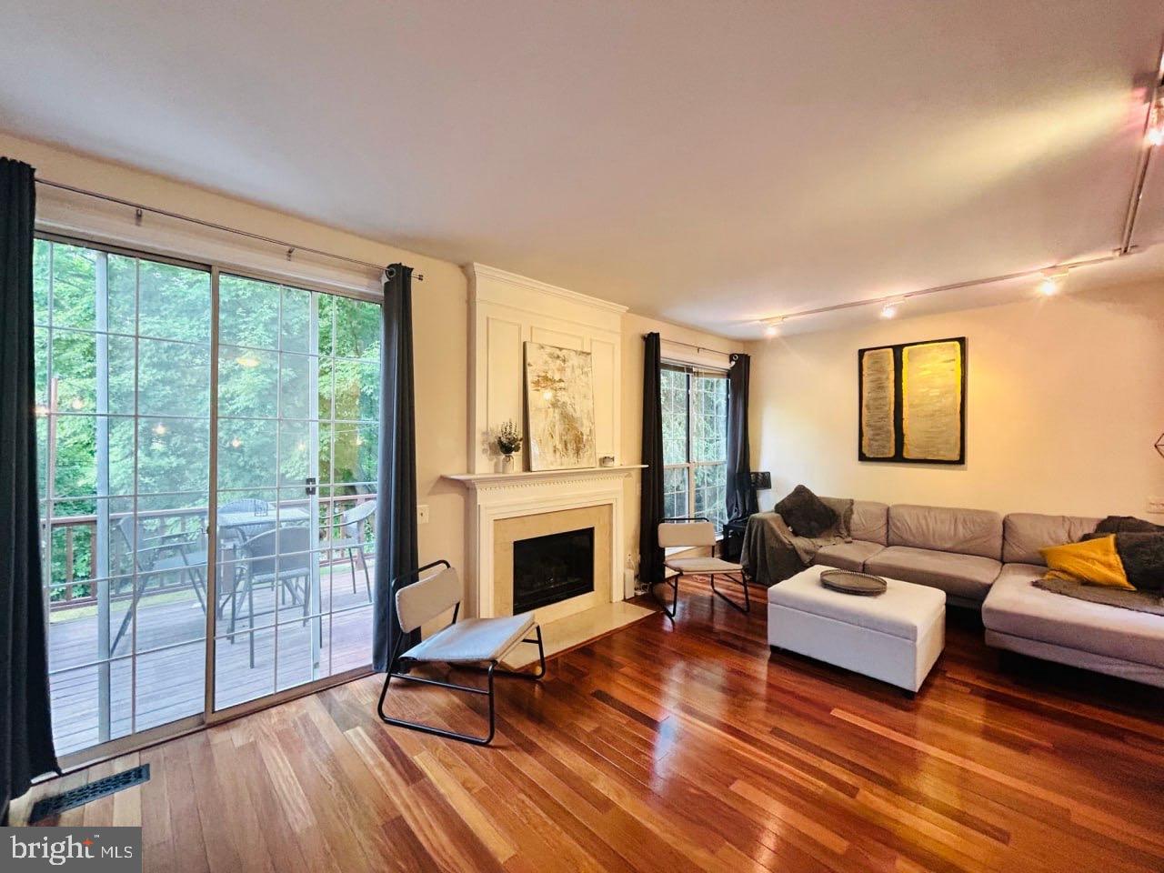 CASCADES/LOWES - Residential Lease