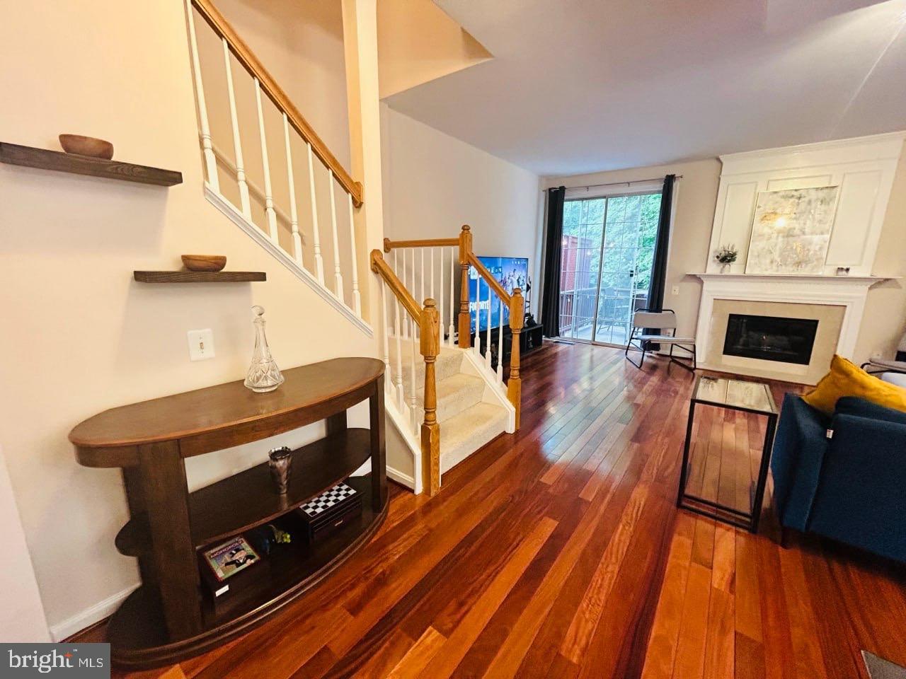 CASCADES/LOWES - Residential Lease