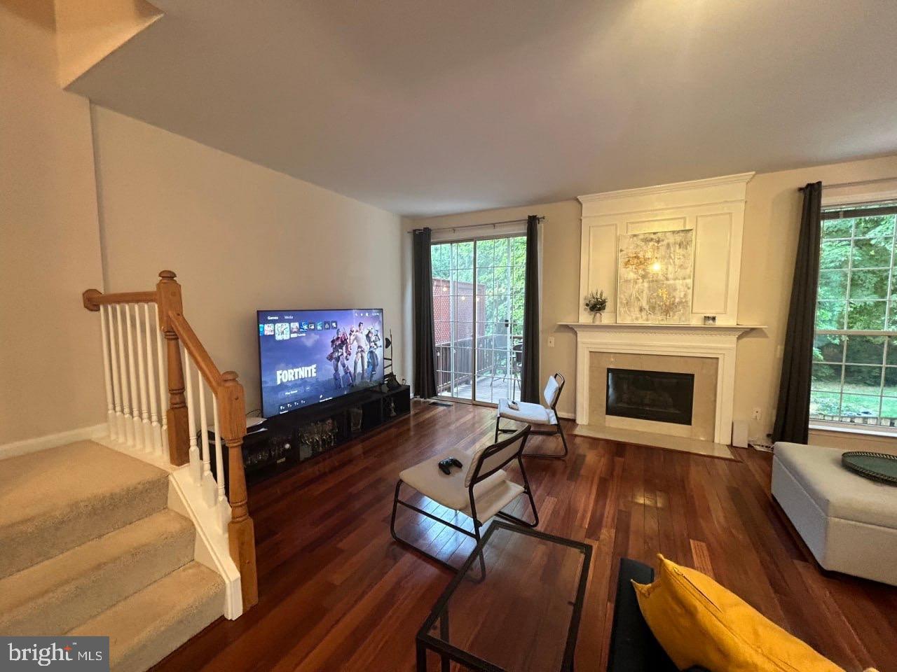 CASCADES/LOWES - Residential Lease