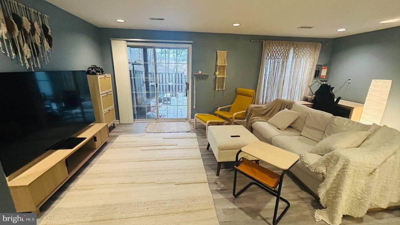 CASCADES/LOWES - Residential Lease