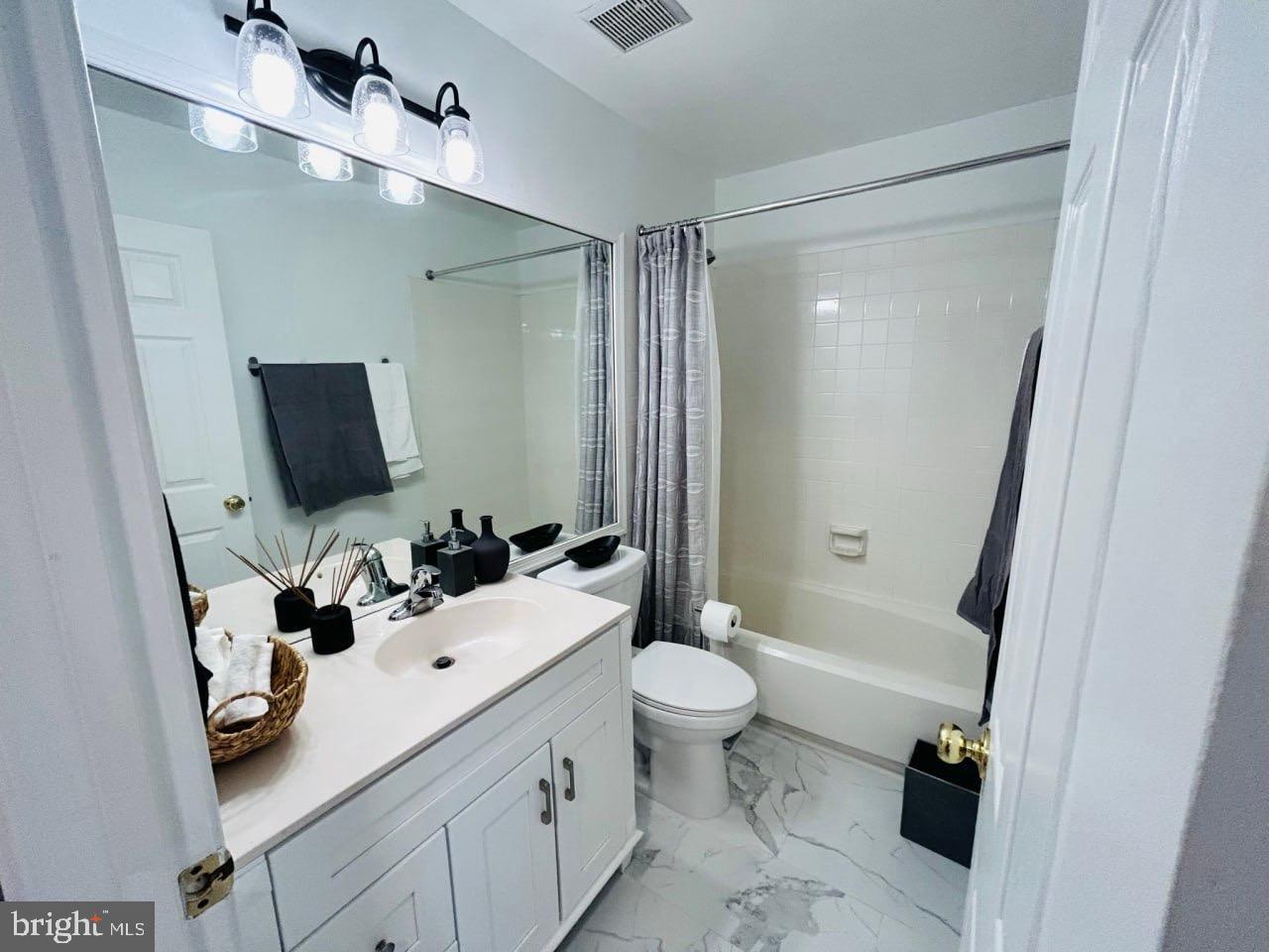 CASCADES/LOWES - Residential Lease