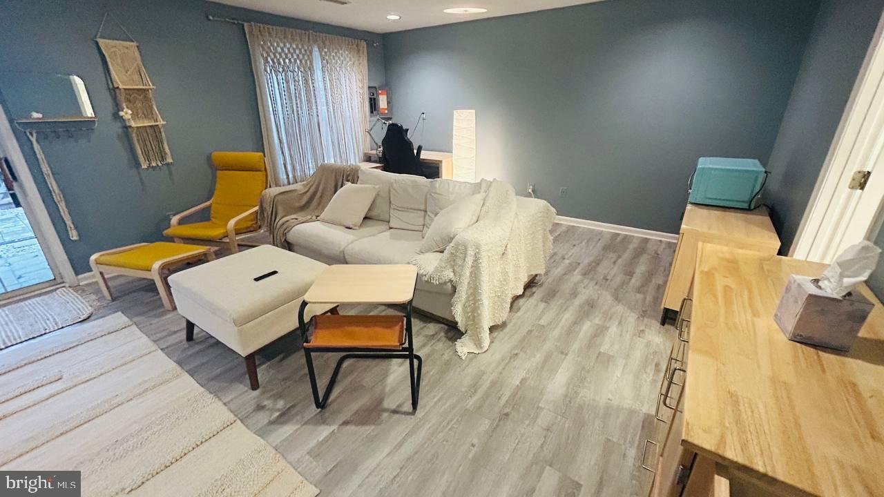 CASCADES/LOWES - Residential Lease