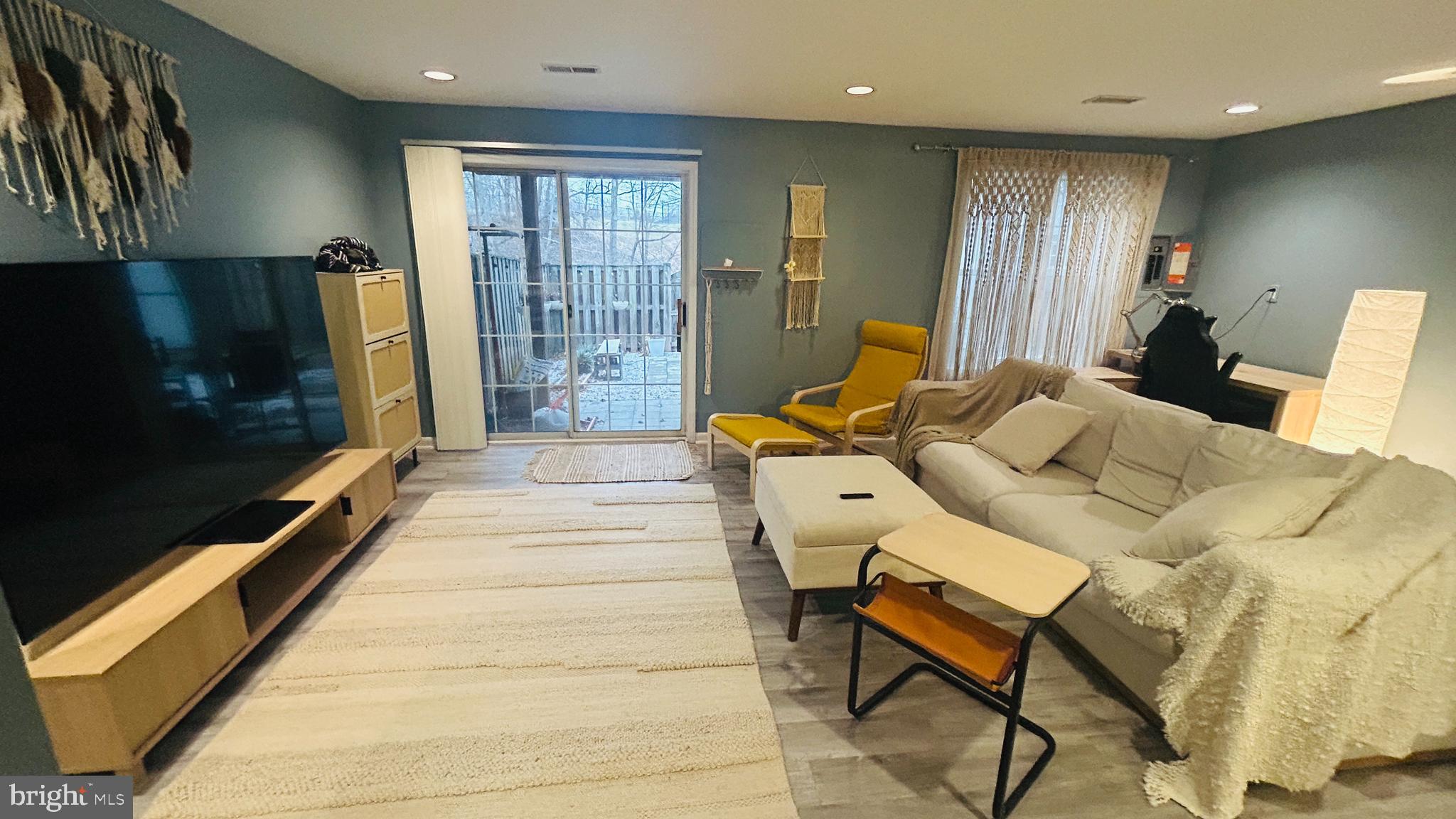 CASCADES/LOWES - Residential Lease