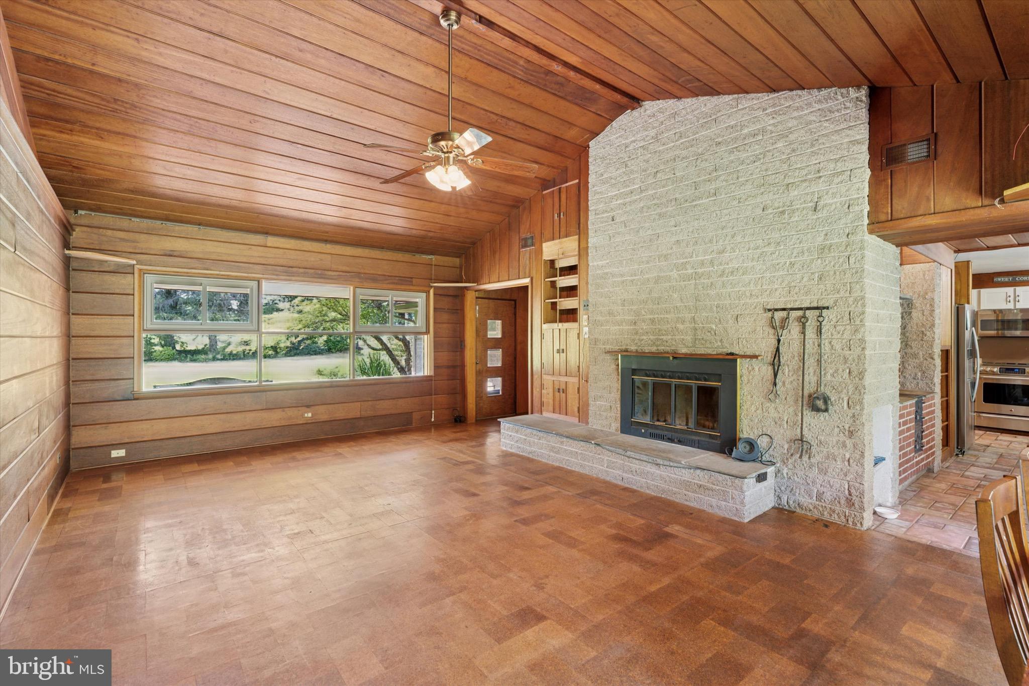 555 HOFFMAN ROAD