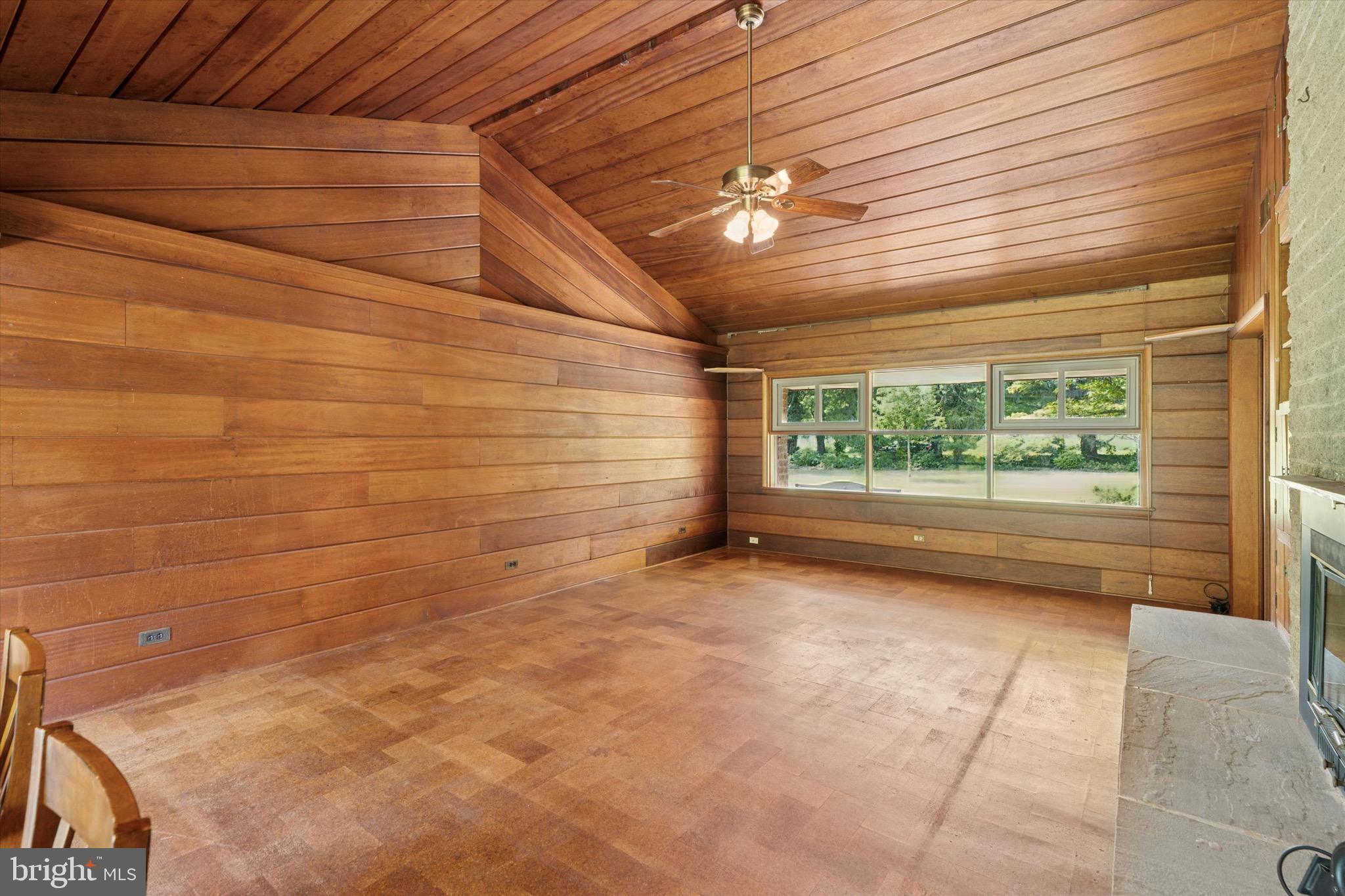 555 HOFFMAN ROAD