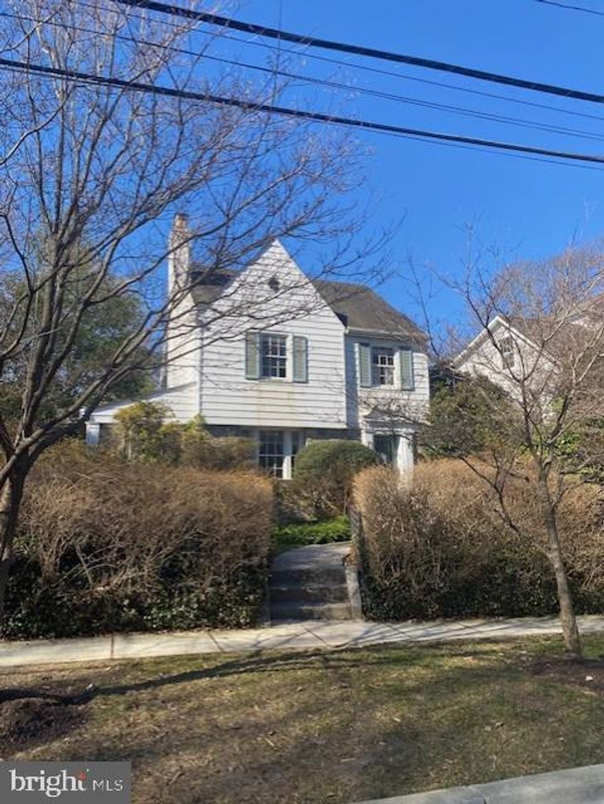 4BR3BA colonial in $1M+ neighborhood - needs TLC/updating