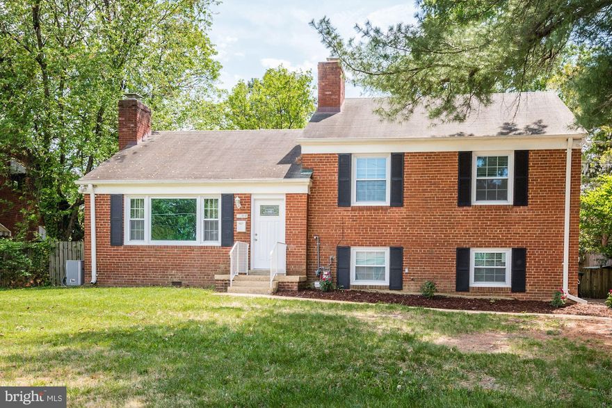 Remodeled, all brick, split level on a quiet cul-de-sac, close to 95, 495, 395, 2 Miles to Metro. Kitchen has granite & stainless steel appliances, gas stove, tile backsplash and ceramic floors. Upgraded windows & doors. Fresh paint throughout. Original hardwoods on main & upper level. Large fenced back yard w/ patio space, walkout bsmt w/ bedroom, family room & full renovated bath.