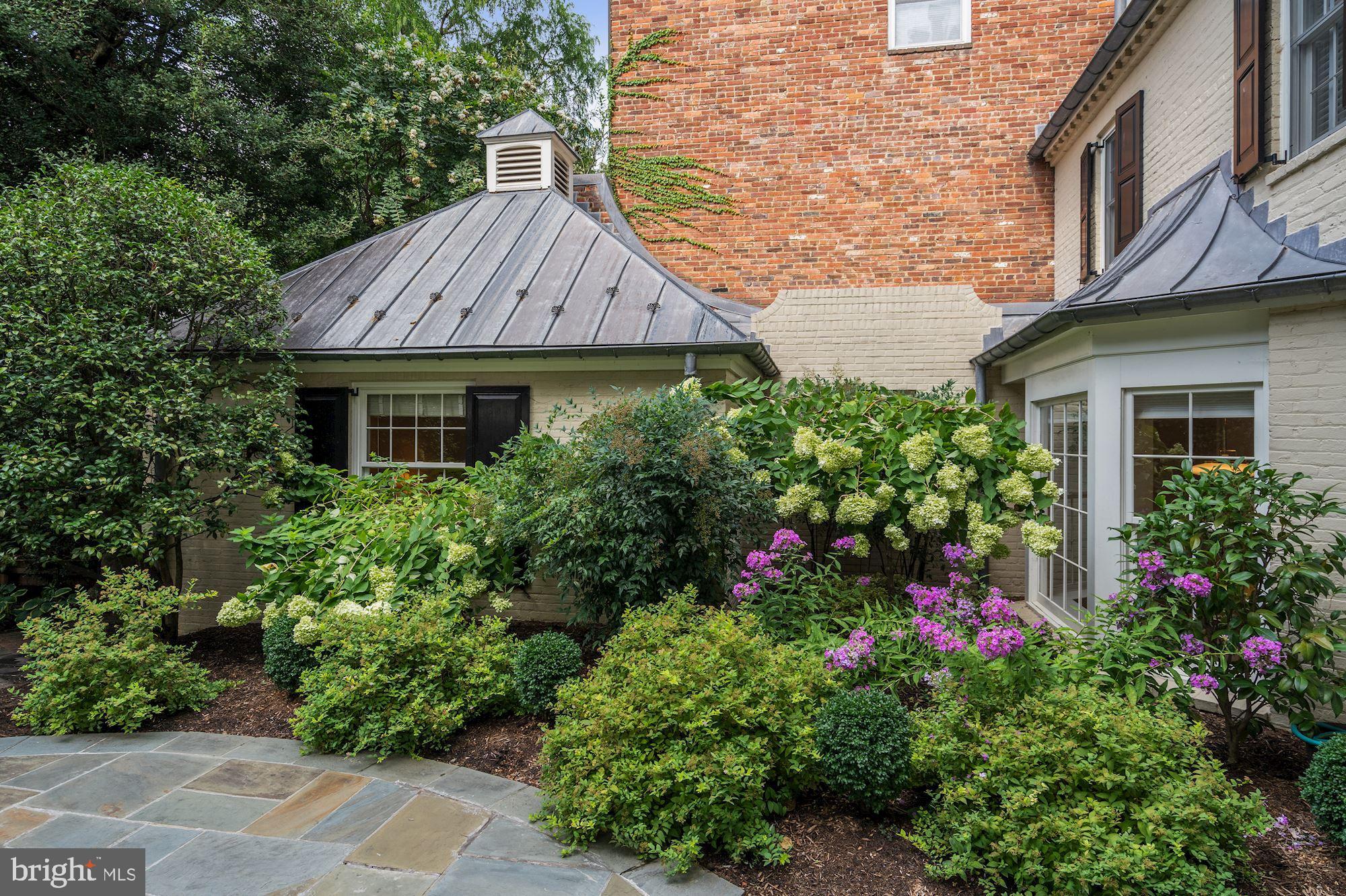 GEORGETOWN - Residential