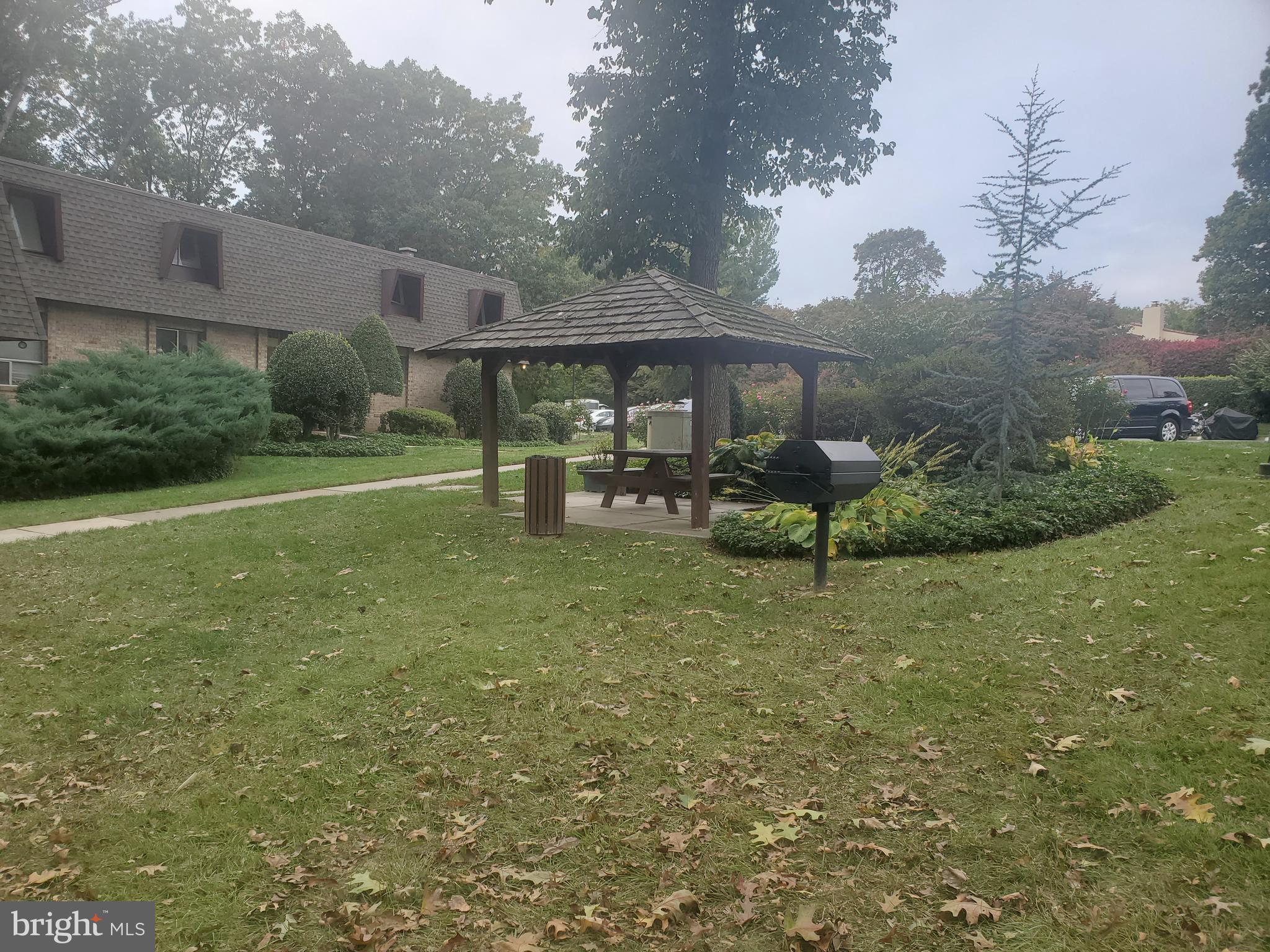 VANTAGE HILL - Residential Lease