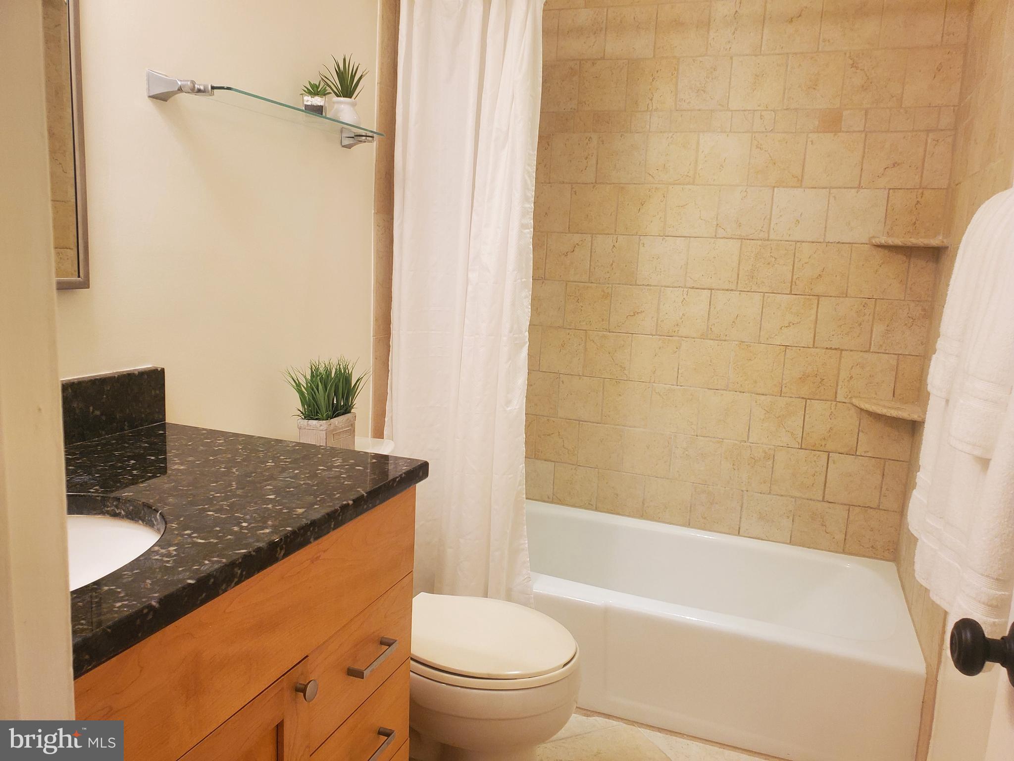 VANTAGE HILL - Residential Lease