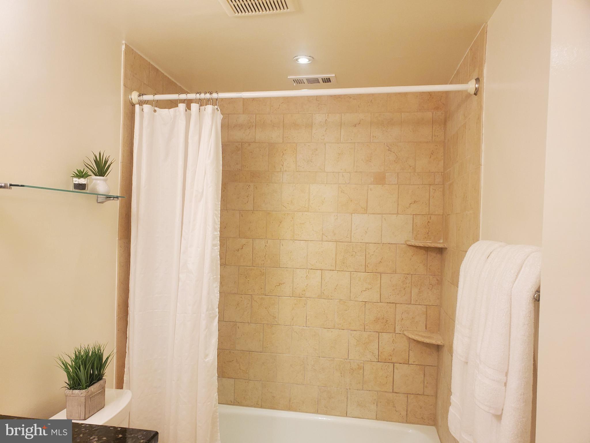 VANTAGE HILL - Residential Lease