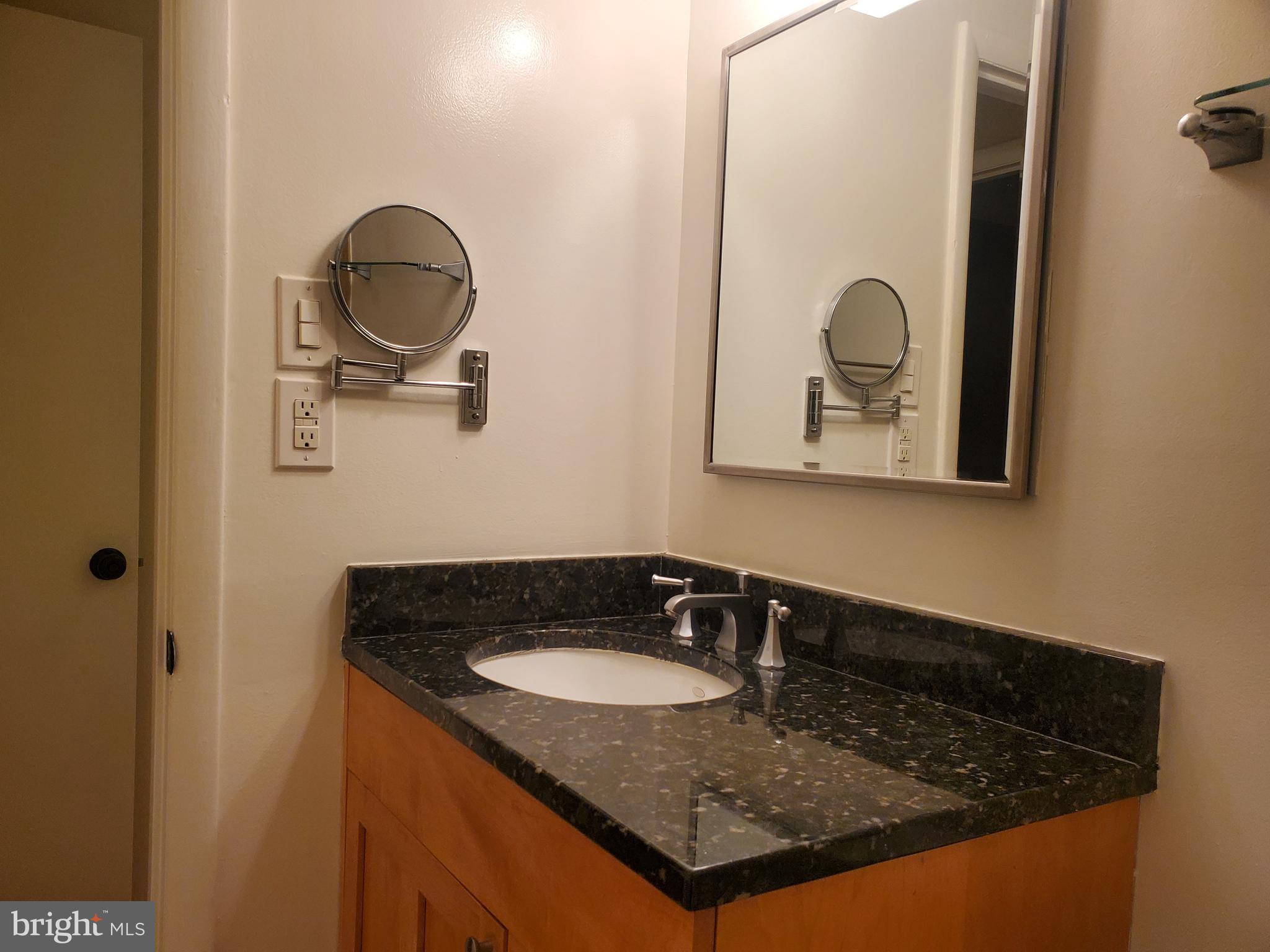 VANTAGE HILL - Residential Lease