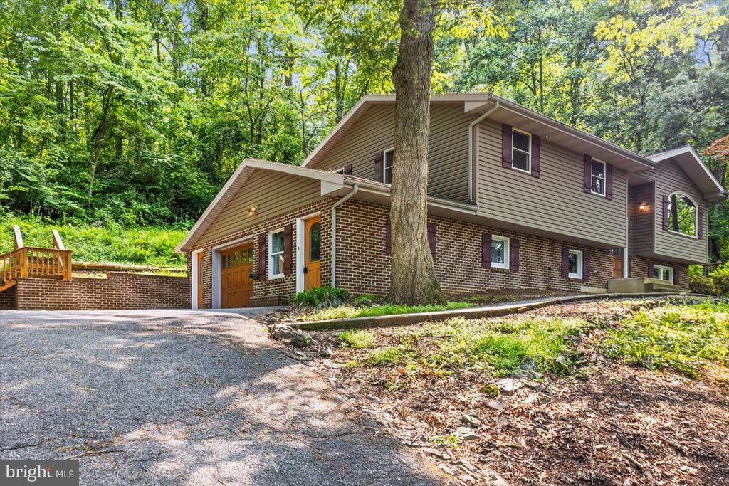 Photo of 102 Ironmaster Road, LEBANON, PA 17042 (MLS # PALN2020998)