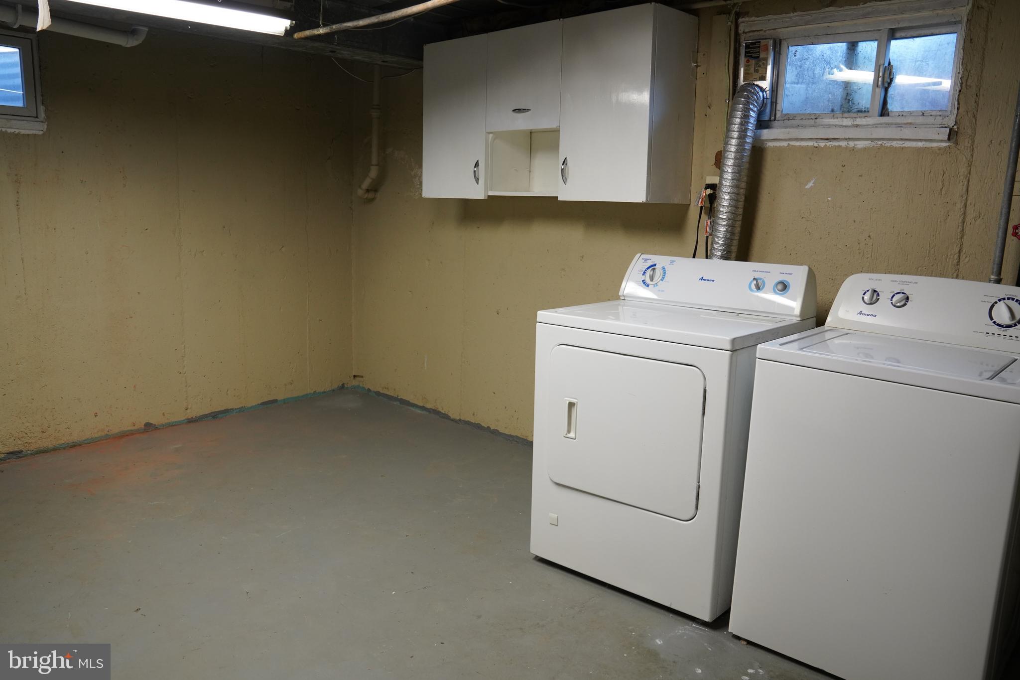 MONTROSE VIL - Residential Lease