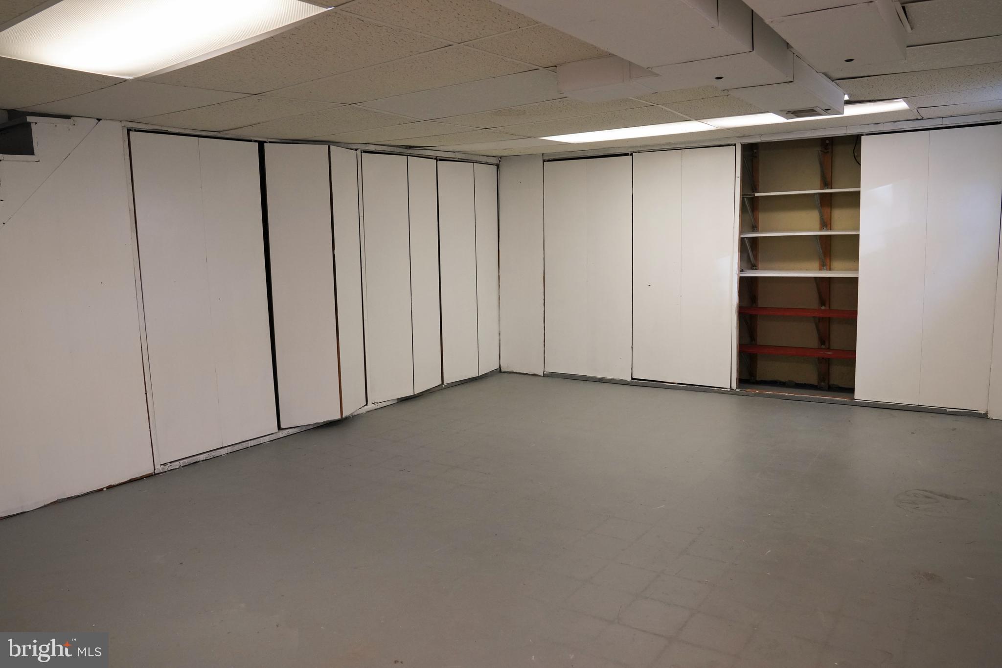 MONTROSE VIL - Residential Lease