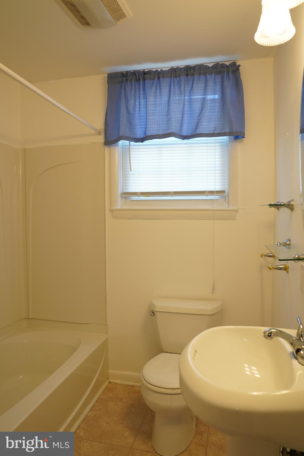 MONTROSE VIL - Residential Lease