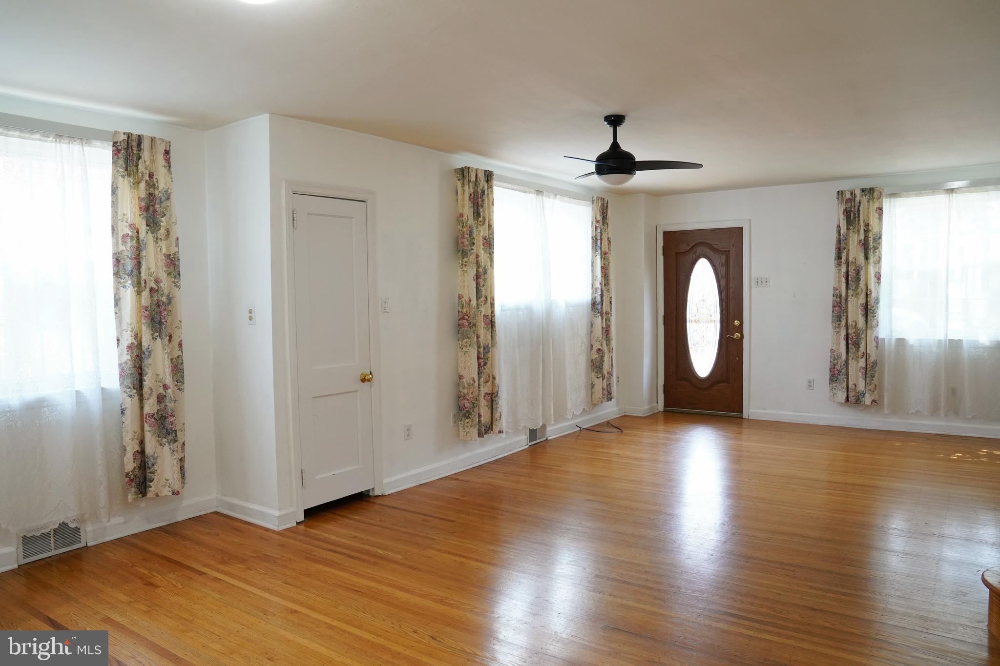 MONTROSE VIL - Residential Lease