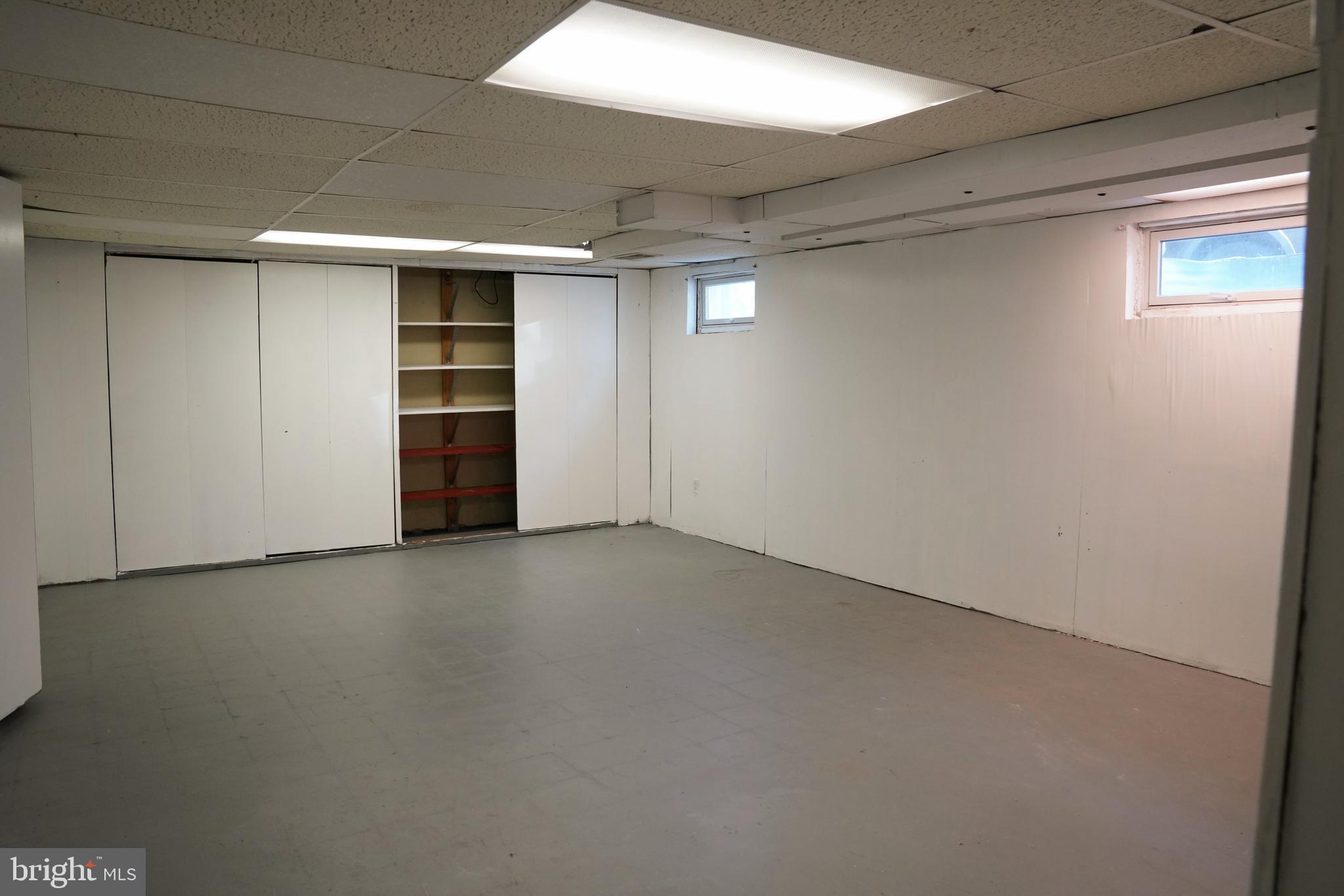 MONTROSE VIL - Residential Lease