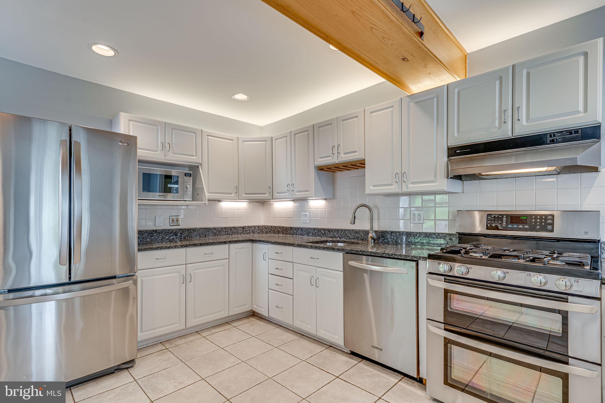 HILLWOOD - Residential Lease