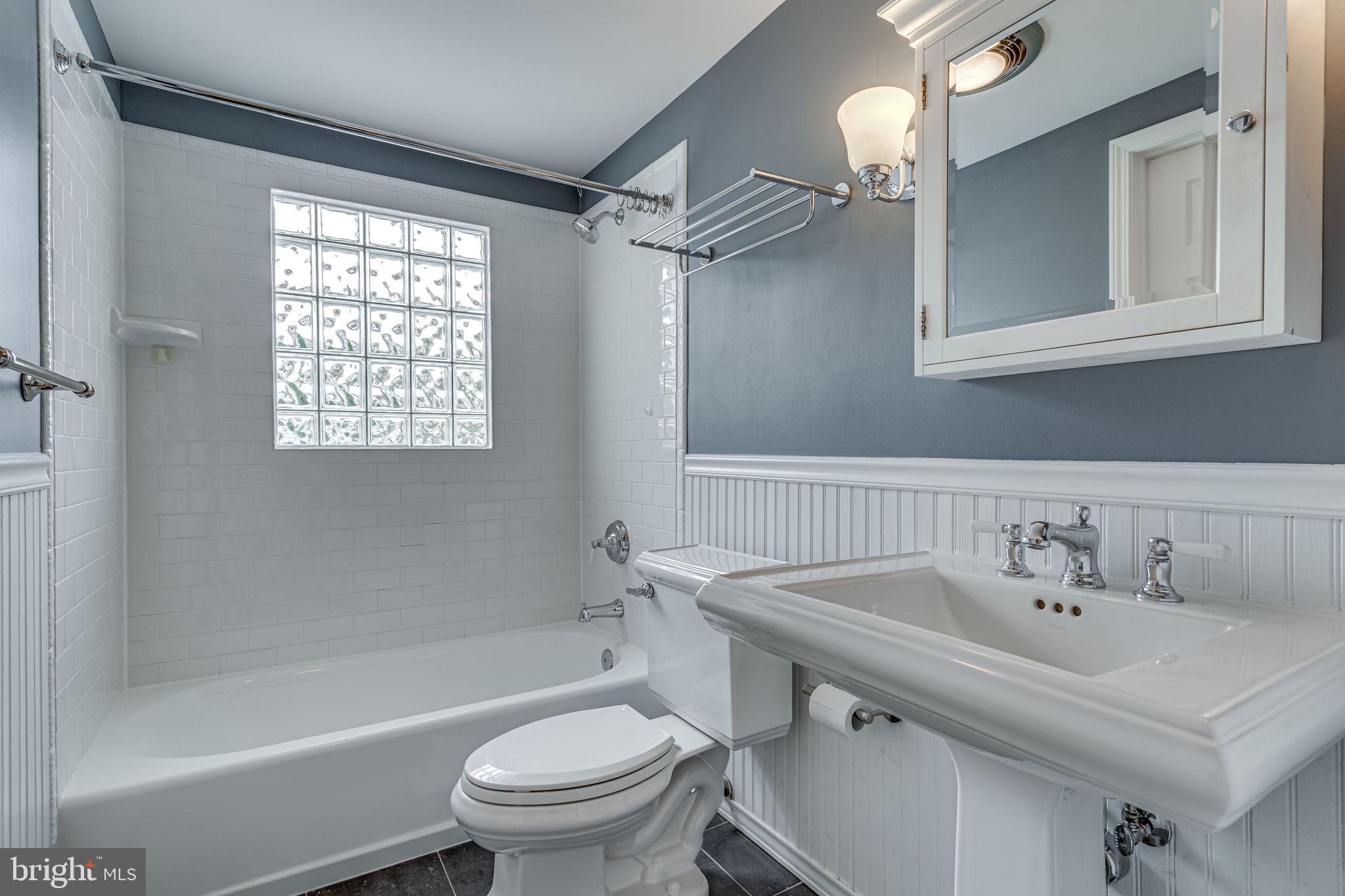 HILLWOOD - Residential Lease