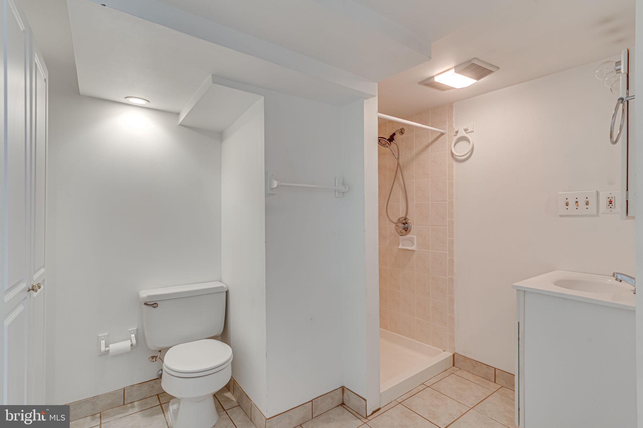 HILLWOOD - Residential Lease