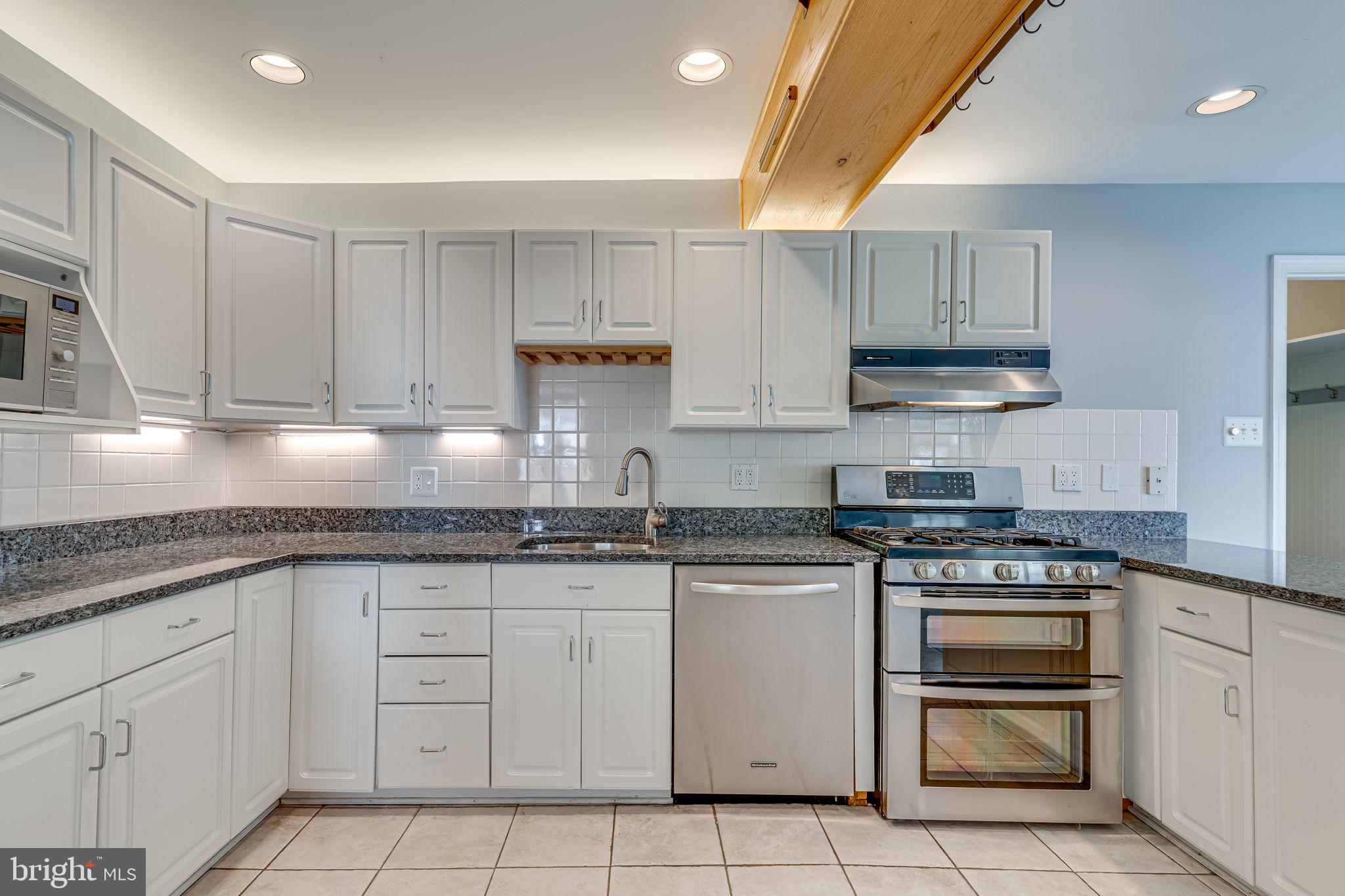 HILLWOOD - Residential Lease