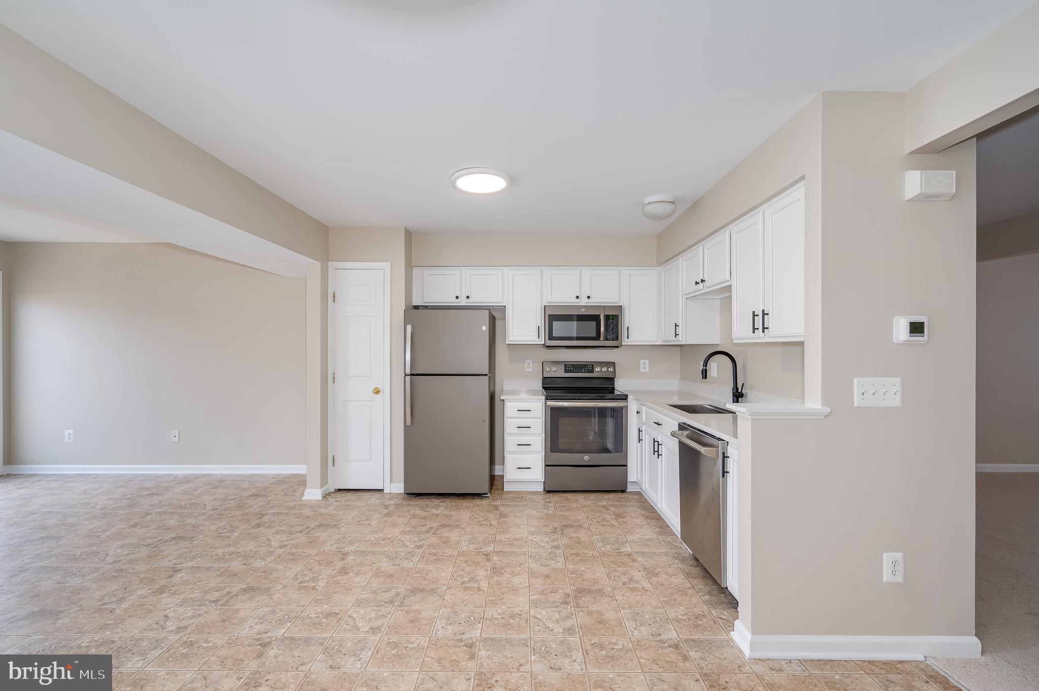 LAKELAND PLACE - Residential Lease