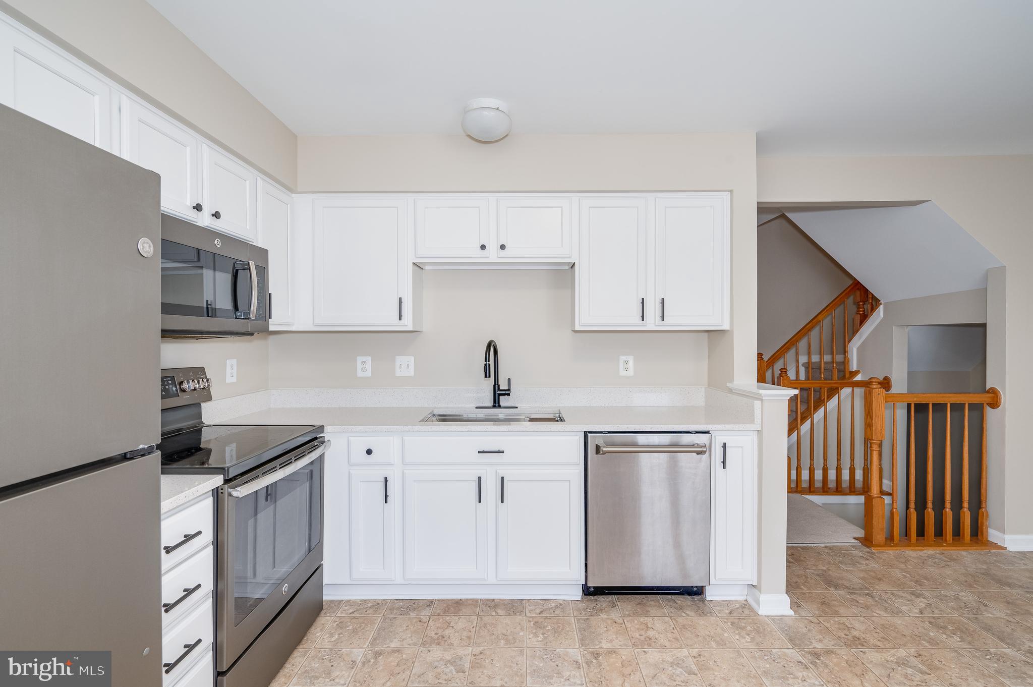 LAKELAND PLACE - Residential Lease