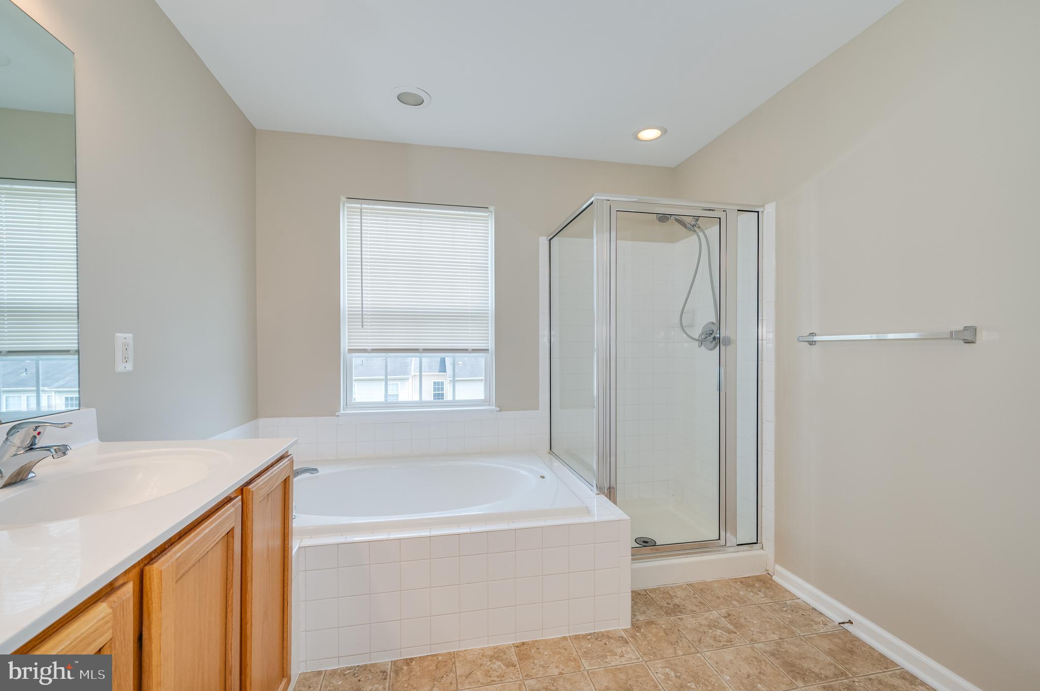 LAKELAND PLACE - Residential Lease