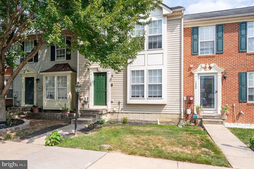 Bright and beautiful 3 bedroom, 3 1/2 bath townhouse in Fairfax Crossing! Kitchen has dining area and a large bump that leads outside to the deck. Upstairs is the primary bedroom with cathedral ceilings, walk in closet, bathroom with soaking tub, double vanity, and shower.  Downstairs is the fully finished walk out basement, full bathroom, and laundry/storage room.  This townhouse is in excellent condition.  No pets and no smoking. Playground close by as well as shopping, schools, and great commuter location.